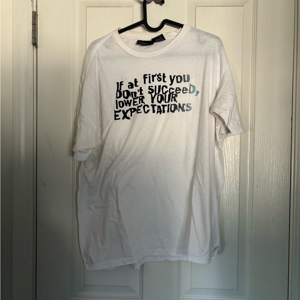 no boundaries graphic tee